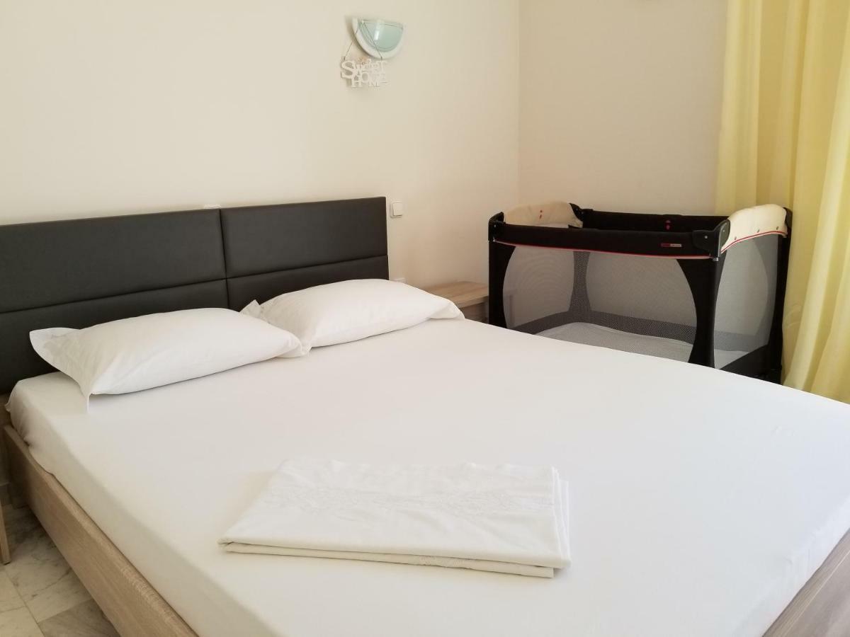 Galini Apartment Loutráki Esterno foto